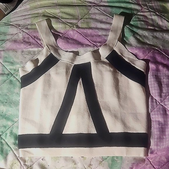 White and black cropped top! - Picture 4 of 5